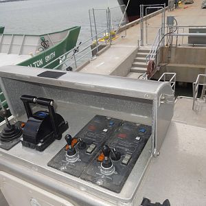 rear steering station