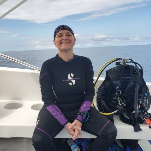 Who's happy to be diving in Roatan? This girl!