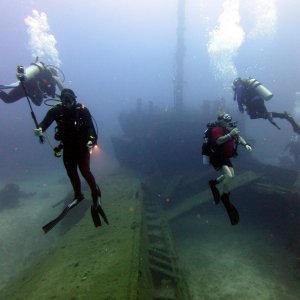 Deepbubbles, AdamBOM, and VikingDiverTX on the El Aguila
