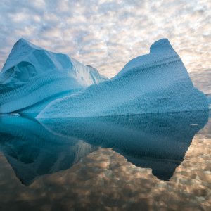 Floating Giant