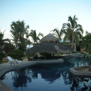 pool & bar