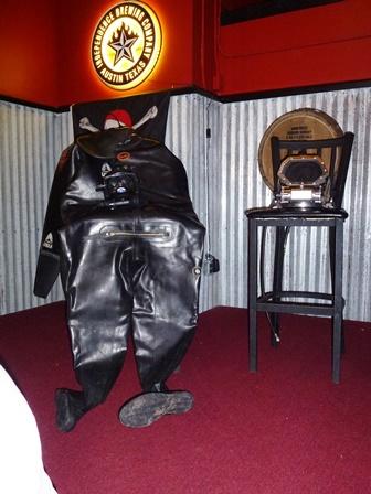 June 2016 - Vulcanized rubber suit